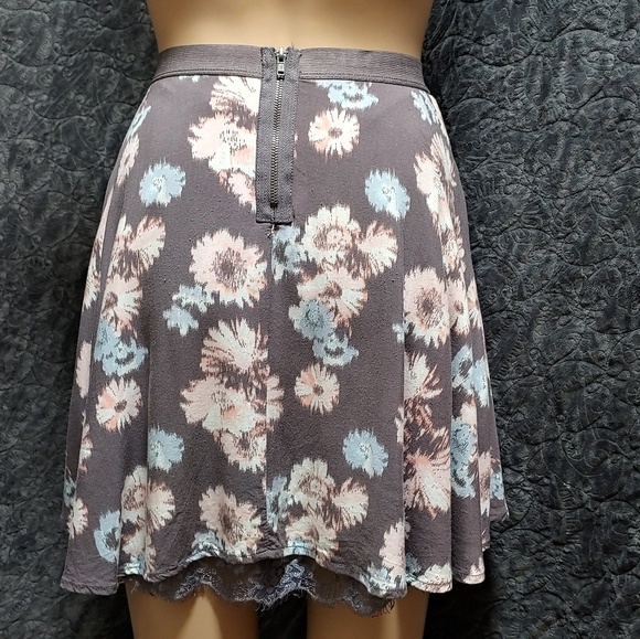 Delia's  floral print Mini size xs - Picture 4 of 7